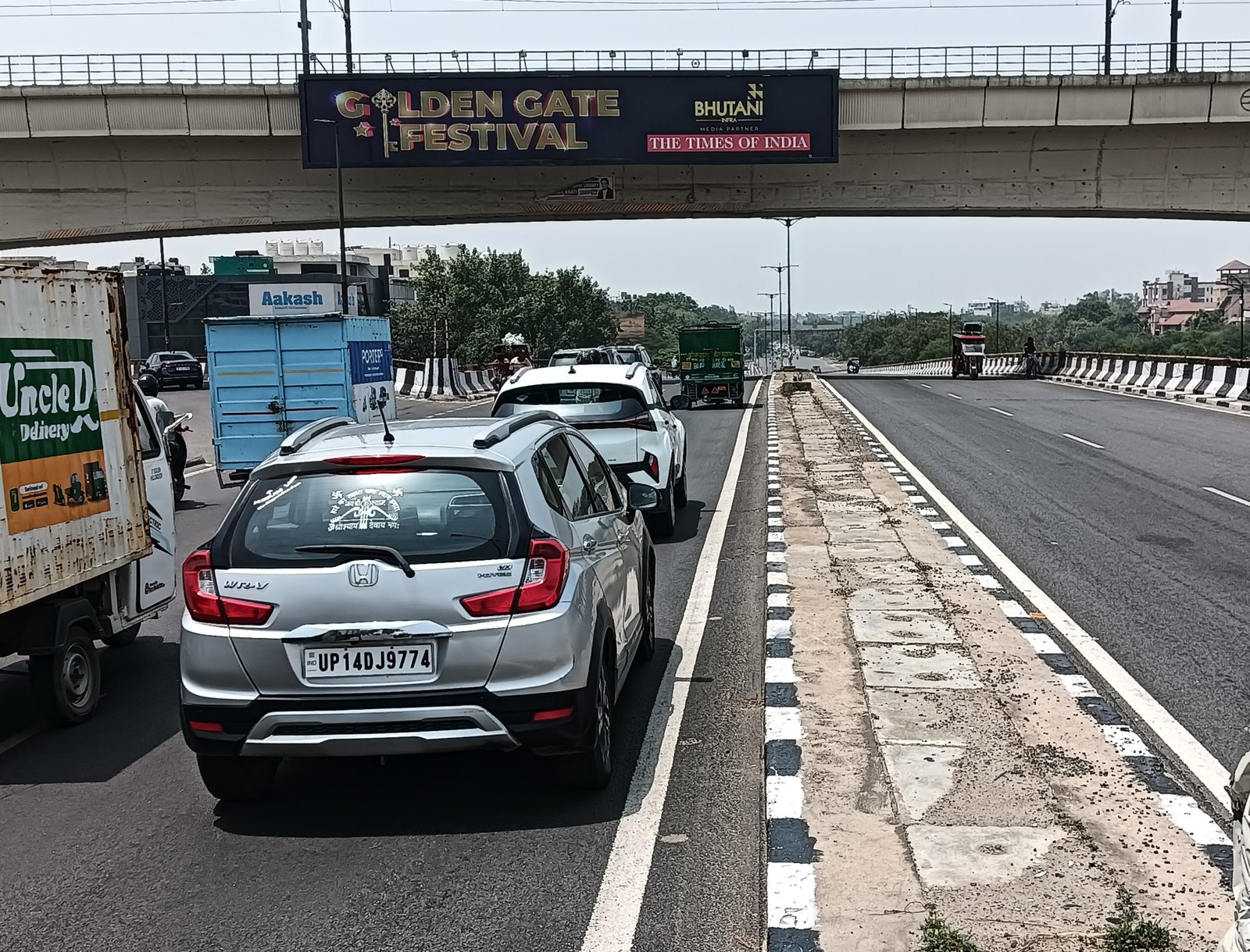 Preet Vihar/Karkardooma Flyover Head On
