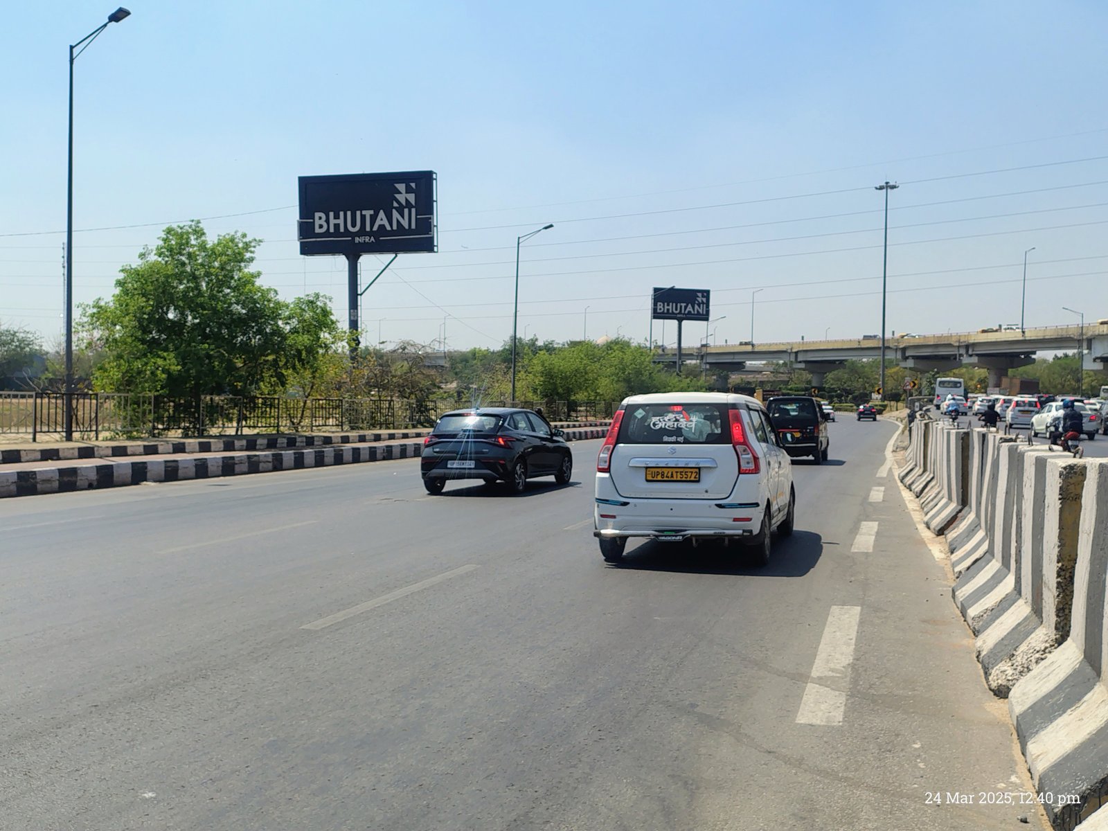 NH 24  Mellenum Park  2 Red Light Aftr Yamuna Bridge