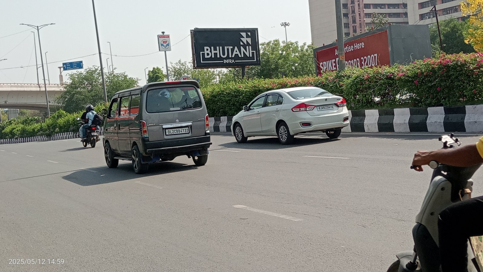 Near Lodhi Hotel twds Oberois